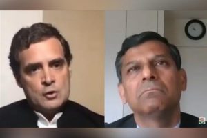 Brave Raghuram Rajan tries to control his laugh while discussing with Rahul Gandhi